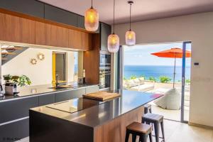 Nespecifikovaný výhled na moře nebo výhled na moře při pohledu z vily