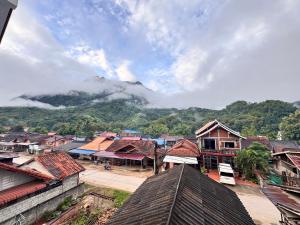 Nespecifikovaný výhled na hory nebo výhled na hory při pohledu z penzionu