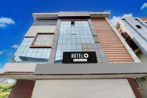 a hotel sign on the side of a building at Super Hotel O Pathanamthitta Near Mahatma Gandhi Statue in Pathanāmthitta +22 photos