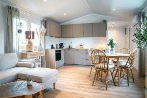 a kitchen and living room with a table and chairs at Ferienhaus Landliebe Lodges in Falkenthal