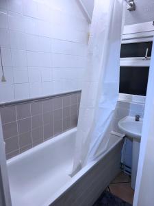 a bathroom with a bath tub and a sink at House for 8 in Gillingham close to train station with free parking in Gillingham