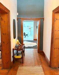 Fotografie z fotogalerie ubytování Almond Tree Cottage 2-Bed Heritage Home in Robertson v destinaci Robertson