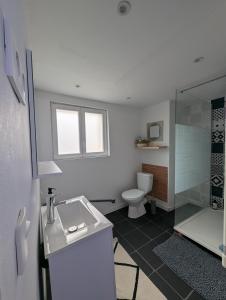 Koupelna v ubytování Sur la route du champagne