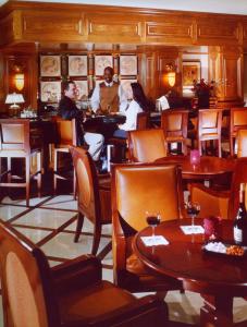 a restaurant with people sitting at tables at The Rose Hotel in Pleasanton