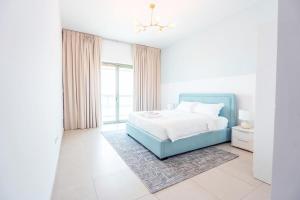 Ένα ή περισσότερα κρεβάτια σε δωμάτιο στο Saadiyat Luxury Escape Walk to Beach & Museum