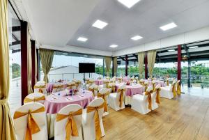 Restaurace v ubytování Sportico Resort Bangalore + 161 fotografií