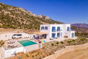 Naturlandskabet i nærheden af villaen