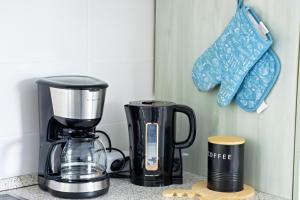 a coffeemaker and a coffee maker on a counter at Ruhe am Walde in Meschede