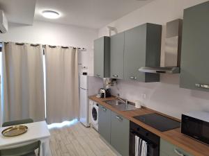 Η κουζίνα ή μικρή κουζίνα στο Kibou Apartment by Quokka 360 - Half an hour from the centre of Milan