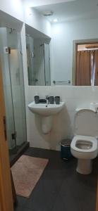 Ένα μπάνιο στο Comfy luxury Homes +8 φωτογραφίες