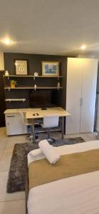 Ένα ή περισσότερα κρεβάτια σε δωμάτιο στο Comfy luxury Homes