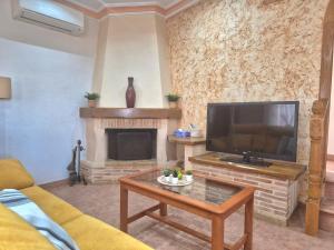 a living room with a television and a fireplace at Villa Mónica in Orihuela