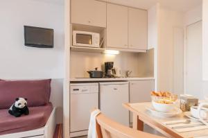 Kuchyň nebo kuchyňský kout v ubytování Résidence Saskia Falaise - Avoriaz