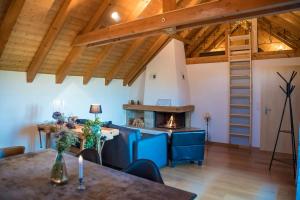 Fotografie z fotogalerie ubytování Stilvolle, stadtnahe Ferienwohnung mit Alpensicht v destinaci Uettligen