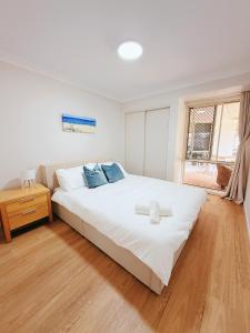 Ένα ή περισσότερα κρεβάτια σε δωμάτιο στο Family & Pet-Friendly 4BR Home Freshly Renovated near Transport & Malls