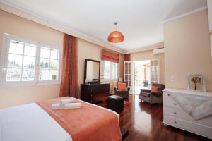 En eller flere senge i et værelse på Armonia House Potamos Village