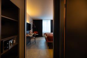 TV a/nebo společenská místnost v ubytování Holiday Inn - the niu, Blade Solingen by IHG