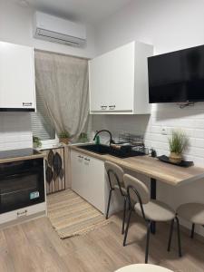 Η κουζίνα ή μικρή κουζίνα στο Julies Homes +13 φωτογραφίες