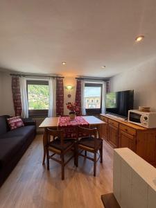 a living room with a table and a couch at Maen apartment, Valtournenche in Valtournenche