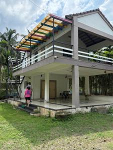 Budova, kde se farma nachází