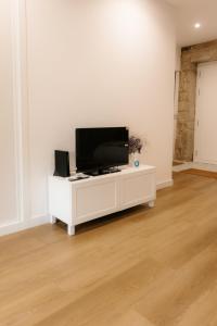 TV a/nebo společenská místnost v ubytování Castellum Tude Apartamento