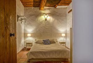 Galeriebild der Unterkunft A classic stone house in Provence in La Garde-Freinet