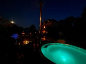 Bazén v ubytování Villa Vallière bed&breakfast nebo v jeho okolí