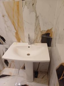 Ένα μπάνιο στο الفيروز شقة فندقية