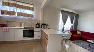 Kuchyň nebo kuchyňský kout v ubytování Coastal Harmony