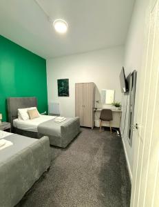 Ένα ή περισσότερα κρεβάτια σε δωμάτιο στο City Centre Bury Stay - Modern 3 Beds, 2BR