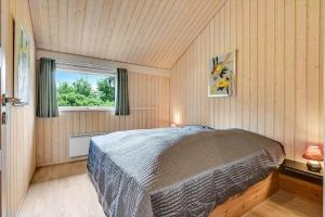 a bedroom with a bed in a room with a window at HS013-Oksbol-Hybenvangen-6 in Oksbøl