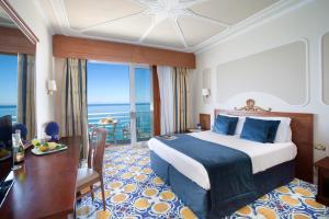 Ένα ή περισσότερα κρεβάτια σε δωμάτιο στο Alimuri Bay Resort +69 φωτογραφίες