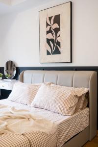 Voodi või voodid majutusasutuse Charming OUG Bungalow 6BR Cozy Family Escape plus Baby Cot toas +78 fotot