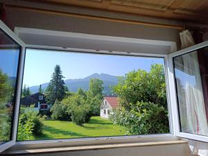 En generel udsigt til bjerge eller udsigt til bjerge taget fra feriehuset