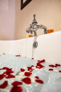 Un baño de Riad Asrari