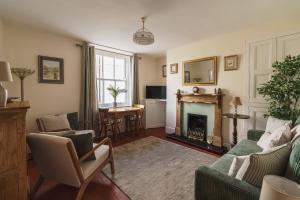 TV a/nebo společenská místnost v ubytování Wansfell View, Central Hawkshead with Hot Tub