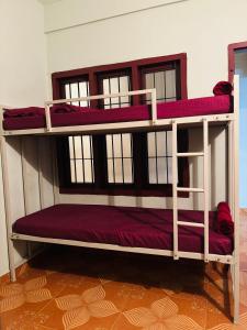 Postel nebo postele na pokoji v ubytování Kannur Dorm