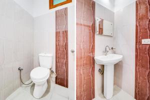 un baño con inodoro y lavabo en Super Hotel O Dehradun Central Railway Junction Formerly Bhagwan Guest House, en Dehradun