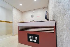 a lobby with a hotel sign on a wall at Hotel O Padma Junction MG Road in Cochin