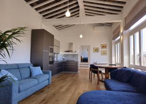 Χώρος καθιστικού στο Santo Stefano - Vista su Castello Medievale