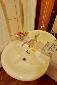 Koupelna v ubytování Al Makkah Hotel + 29 fotografií