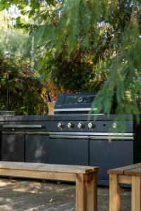 Gril dostupný pro hosty v chaty