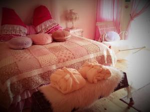 Ένα ή περισσότερα κρεβάτια σε δωμάτιο στο whitiedoggie Villa