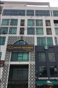 a building with a sign on the front of it at D'Royale NH Homestay Kompleks Mutiara Gua Musang in Gua Musang +1 photo