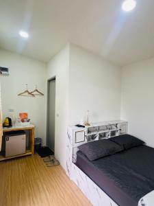 a bedroom with a bed and a desk in it at ทุ่งเศรษฐีโฮมสเตย์แอนด์คาเฟ่ in Chiang Dao +11 photos