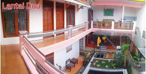 Ảnh trong thư viện ảnh của Puri Cikole Asri Guest House ở Tangkubanperahu +11 ảnh