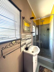a bathroom with a sink and a shower at Rus n Bietjie Guest House in Loxton