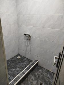 Ένα μπάνιο στο The nearest guest house to the airport