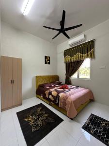 Postel nebo postele na pokoji v ubytování Zarul Homestay + 6 fotografií