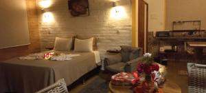 a hotel room with a bed and a table with candles at Chalé Som da Sete Quedas Hidromassagem, Lareira e Vista para as Montanhas in Gonçalves
